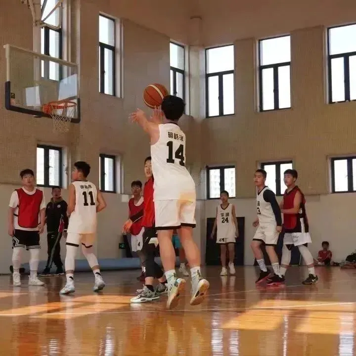 哪里有适合初学者的篮球站位练习方法_0